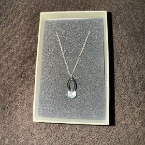Elegant Silver Pendant Necklace